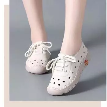 Мягкая кожаная полая женская обувь лето 2025 новые дырчатые туфли сандалии с подошвой из говяжьих сухожилий плоские повседневные одинарные туфли мягкая подошва материнская обувь 35