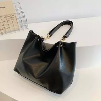 Мягкая текстура женская сумка 2024 новая модная сумка через плечо для отдыха на цепи большая вместительная сумка для поездок на работу сумка-тоут прилив чёрный