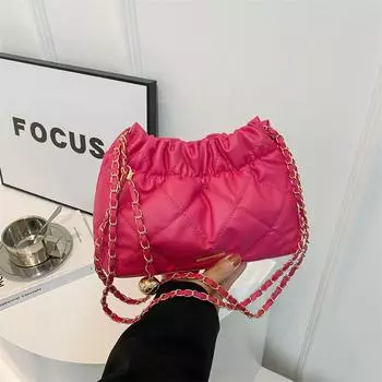 Мягкая, вместительная, модная сумка-мессенджер со складками, весна 2024, новая сумка через плечо в иностранном стиле с вышивкой нитками и цепочкой чёрный