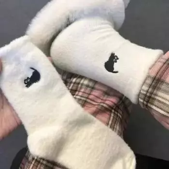 Мягкие бархатные зимние женские носки с милым принтом кота, утолщенные, простые, удобные, модные носки для сна чёрный