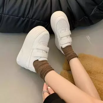 Мягкие кожаные белые туфли на толстой подошве женские, увеличивающие внутренний рост, модели осень-зима 2024, бархатные женские туфли небольшого роста, повседневные туфли 35