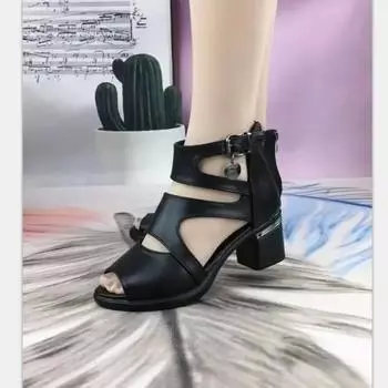 Мягкие кожаные классные ботинки для мам, женская обувь, лето 2025, новые римские сандалии, женские туфли на среднем толстом каблуке с полым верхом и высоким берцем 35 чёрный