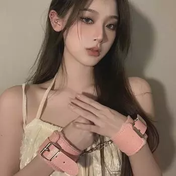 «Мягкие кожаные манжеты и браслеты на щиколотки из искусственной кожи»: Мягкие кандалы для реквизита для косплея.