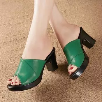 Мягкие кожаные сандалии и тапочки. Женская обувь на высоком каблуке. Летние нескользящие тапочки большого размера на толстом каблуке. 35 зелёный
