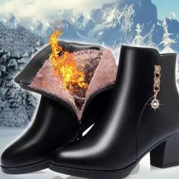 Мягкие кожаные женские теплые плюшевые зимние сапоги на высоком каблуке новые зимние стильные нескользящие полусапожки с боковой молнией 35 чёрный