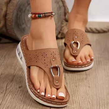 Мягкие шлепанцы на воздушной подушке, женские летние 2024 г., тапочки на среднем каблуке с застежкой на носок, женские модные сандалии на платформе с металлическими украшениями 36 темно-синий