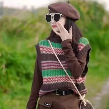 Мягкий клеевой свитер с круглым вырезом для женщин с полосками, уменьшающими возраст, ленивый трикотажный жилет без рукавов, топ-комбинация для женщин one size коричневый