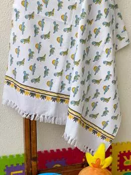 Мягкое хлопковое полотенце с блочным принтом