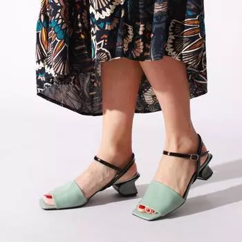 Мятно-зеленые черные мятые женские классические туфли из лакированной кожи