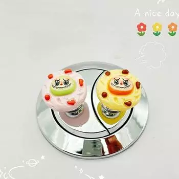 Мультфильм Labubu Туалет Пресс Кнопка смыва бака с водой Кнопка смыва ванной туалета Помощник для дизайна ногтей Дверная ручка Украшение дома зелёный