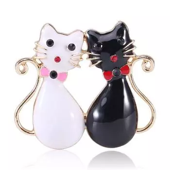 Мультяшная милая белая и черная брошь в виде кошки для пары, простой модный аксессуар