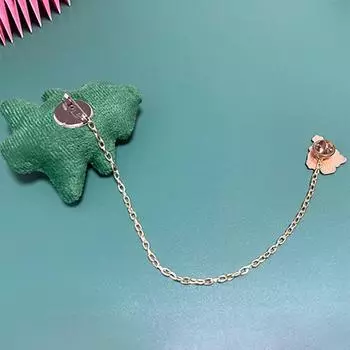 Мультяшная рождественская елка, снеговик, лось, кукла, плюшевая цепочка, брошь, эмалированный сплав, булавка, сумка для одежды, плюшевая брошь, рождественские подарки