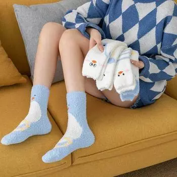 Мультяшная утка Простые животные принты Коралловые флисовые носки Носки средней длины Милые носки-тапочки Женские чулочно-носочные изделия C