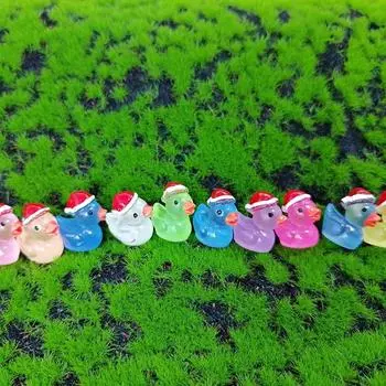 Мультяшные светящиеся фигурки уток в рождественской шапке, поделки из смолы, миниатюрные фигурки уток, самодельная светящаяся в темноте мини-статуэтка утки 10pcs/set
