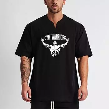 Muscleguys Мужская свободная футболка с V-образным вырезом Фитнес Тренд Повседневные воины Принт Генри Шея Короткий рукав M чёрный