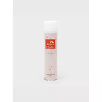 Мужчина с цветочным лаком для волос