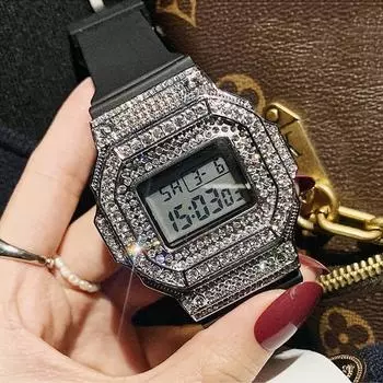 Мужчины Женщины Цифровые Часы С Подсветкой Недели Отображение Даты Циферблат Цифры Женские Наручные Часы Iced Out Diamond Style Женская Пара Reloj