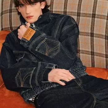 Мужская джинсовая куртка в стиле ретро — потертости, состаривание, перевернутый дизайн, модный американский стиль рабочей одежды. M чёрный