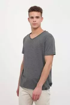 Мужская футболка с v-образным вырезом антрацитового цвета