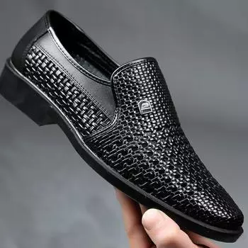 Мужская кожаная обувь, летние повседневные дышащие деловые сандалии с мягкой подошвой, кожаная обувь с полыми отверстиями, модельные туфли, обувь для папы, обувь для мужа 38 чёрный
