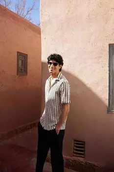 Мужская модная новая рубашка, черная рубашка обычного кроя с открытым воротником, трикотажная рубашка