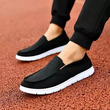 Мужская обувь 2024 года, новая однопедальная обувь из старой пекинской ткани, покрывающая ноги, ленивые мужские повседневные и удобные парусиновые туфли, обувь для пожилых людей 39 чёрный