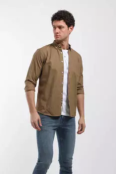 Мужская однотонная рубашка с длинными рукавами и карманами светло-коричневого цвета