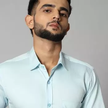 Мужская рубашка с длинным рукавом из хлопкового атласа цвета ледяной синевы - 90% гребенной хлопок, 10% атлас S лазурь