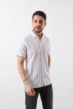 Мужская рубашка в тонкую красную полоску с коротким рукавом