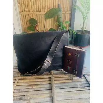 Мужская сумка-мессенджер из натуральной козьей кожи в винтажном стиле, черная ( Бесплатный кожаный коричневый дневник с тремя камнями, размер - 8 x 6 дюймов ) 15 x 11 x 4 in чёрный