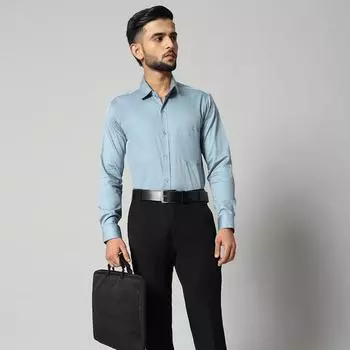 Мужская светло-голубая рубашка с длинным рукавом из хлопкового атласа - 90% гребенной хлопок, 10% атлас S голубые глаза