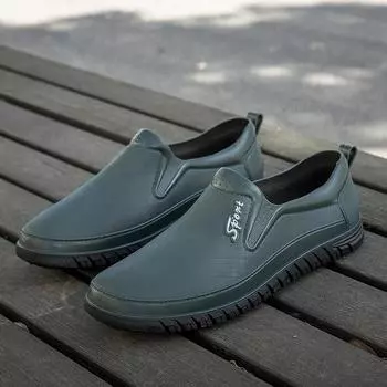 Мужская водонепроницаемая обувь с низким вырезом и короткими рукавами. Модная непромокаемая обувь для взрослых. Противоскользящая и износостойкая для внешнего ношения. Кухонная рабочая пластиковая обувь. 45 чёрный