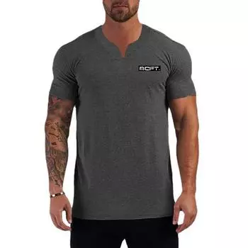 Мужские дышащие футболки Muscleguys для фитнеса и тренировок с короткими рукавами, уличные спортивные футболки с v-образным вырезом и графическим рисунком M чёрный