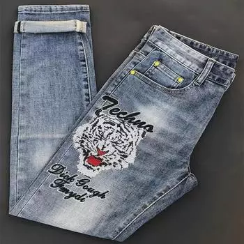 Мужские европейские летние вышитые джинсы Slim Fit светло-голубого цвета 29