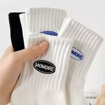 Мужские и женские черно-белые модные носки средней длины, осенние и зимние спортивные носки с однотонными буквами One size