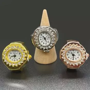 Мужские и женские кольца простого темперамента с бриллиантами золотой