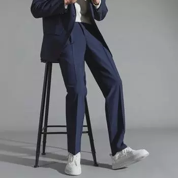 Мужские однотонные брюки из ледяного шелка — прямой крой, деловой повседневный, легкий зрелый стиль для весны и осени.