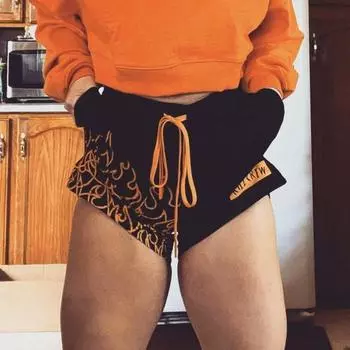 Мужские повседневные шорты с эластичной резинкой на талии, спортивные шорты с пламенным принтом, свободные баскетбольные шорты M оранжевый