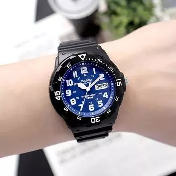 Мужские спортивные часы Casio с вращающимся безелем, водонепроницаемость 100 метров, в дайверском стиле 200 Blue B2