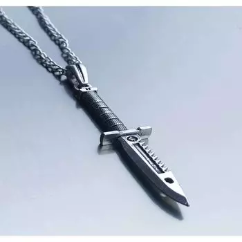 Мужское антикварное колье Saint Belisama с ножом Рэмбо