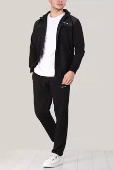 Мужской спортивный костюм