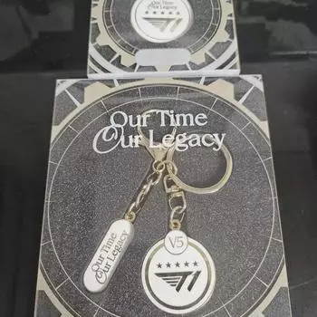Мы продаем значки и брелки V5 в память о победе на чемпионате мира T1 2024 года