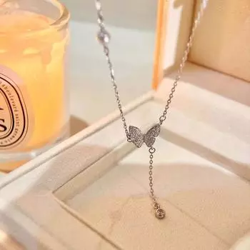 На первый взгляд, цепочка на ключицу «Падающая бабочка» — это элитное и роскошное ожерелье для женщин. Новая модель Нового года