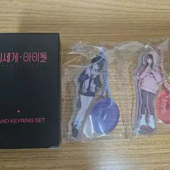 Набор брелоков Isegae Idol Two Steamed Keyring Set B уже в продаже