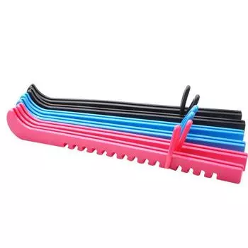 Набор цветных фигурных коньков включает в себя нейлоновую защитную экипировку, водные коньки и цветочный дизайн.. Идеально подходит для любителей катания на коньках. синий