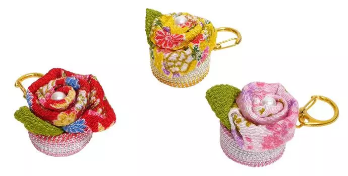 Набор для рукоделия Takagi Textile Panami Эко-брелок «Роза» из крышек от ПЭТ-бутылок TC-127