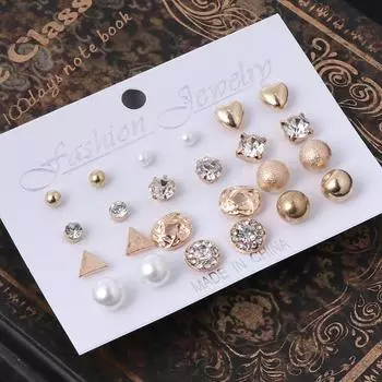 Набор из 12 пар женских серег-гвоздиков с кристаллами и геометрическим сердечком