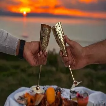 Набор из 2 латунных бокалов для вина, чашка для причастия, золотая чаша ручной работы, выгравированные флейты для шампанского, гравировка на заказ, свадебная церемония, бокал для вина