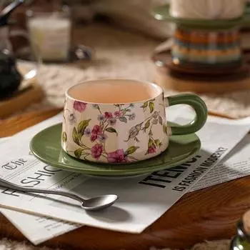 Набор кофейных чашек с керамической ложкой в подарочной коробке, европейский ретро-керамический послеобеденный чай, чашка в форме цветка, высокая эстетическая ценность 220ml