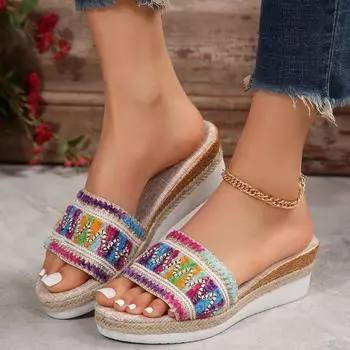 Национальные тапочки на каблуке с уклоном, женские, большого размера, лето 2024, новые женские сандалии с толстым дном и рисунком «рыбий рот», подходящие по цвету 36